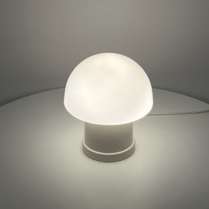 Vintage paddenstoellamp jaren 70 - iconisch ruimtetijdperk minimalistisch ontwerp van Massive Belgium