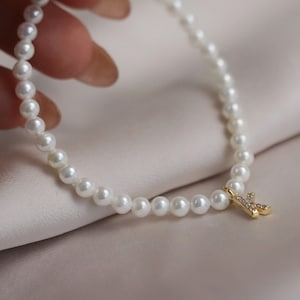 本物の真珠のパーソナライズされたブレスレット • イニシャルブレスレット • 彼女へのバレンタインギフト • 淡水真珠のブライダルジュエリー • お母さんへのカスタムギフト