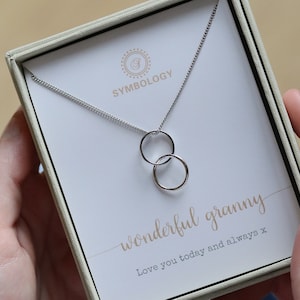 Naszyjnik z łączonych kółek ze srebra próby 925: minimalistyczna biżuteria ze srebra próby 925