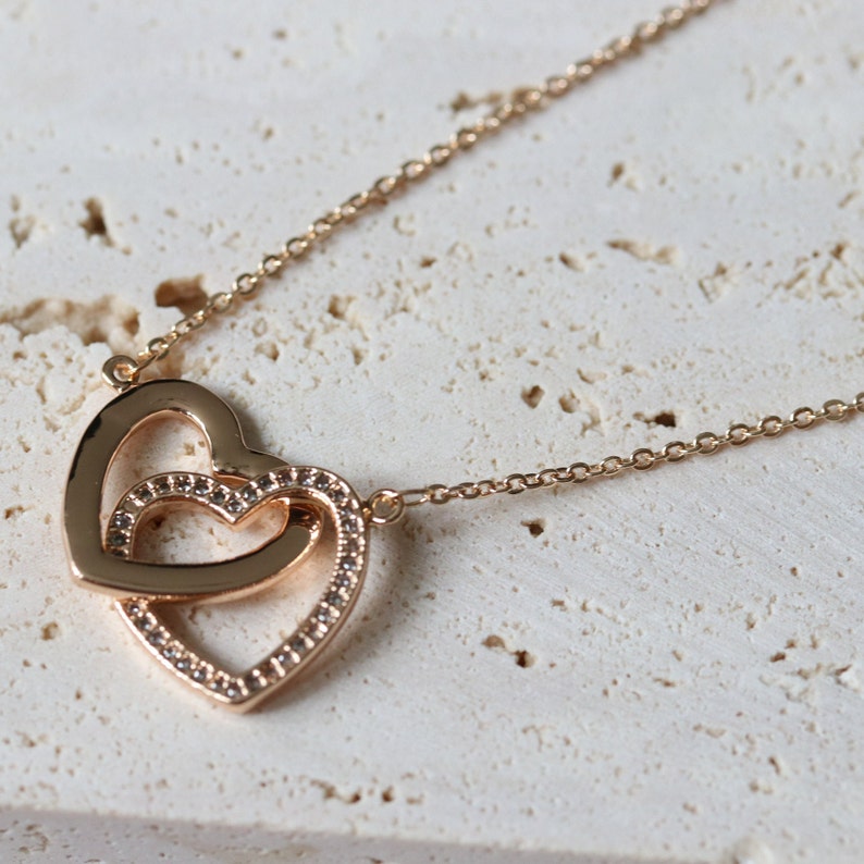 Gold Sister Double Love Heart Necklace / Sister Gift / CZ Pave Minimalist Charm Necklace / Bestie Gift Little Sister Big Sister Gift for Her Interlinked Heart