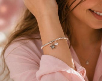 18歳の誕生日シルバービーズブレスレット、パーソナライズされた数字スターチャームバングル、彼女へのギフト
