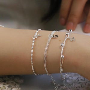 Personalised Initial bracelet, Oval Beaded Bracelet in 925 Silver, Dainty Beaded Stacking Bracelet, Minimalist Letter Bracelet Gift for Her