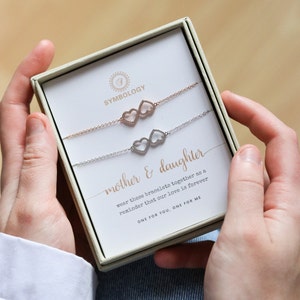 母娘のためのCZハートブレスレットセット：ゴールドクリスタルスタッキングバングル、お母さんへのクリスマスプレゼント