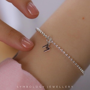 Regalos personalizados, pulsera con nombre en plata 925, pulsera con inicial de cuentas en plata maciza, pulsera con letras minimalistas personalizadas, regalo para mamá.