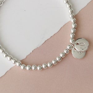Cadeau fête des mères pour maman, bracelet initial personnalisé, bracelet prénom en perles plaqué argent, bracelet lettre, bracelet personnalisé pierre de naissance