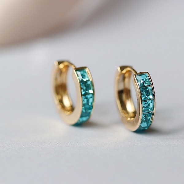 Boucles d'oreilles créoles avec pierre de naissance de décembre, créoles en cristal CZ turquoise, boucles d'oreilles en cristal Swarovski, créoles Huggie, cadeau pour elle/maman, cadeau de Noël