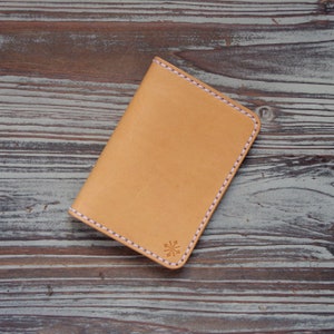 Cartera vertical de cuero hecha a mano