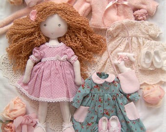 Waldorf Stoffpuppe, Geschenk für Mädchen, Waldorfpuppe mit Kleidung, braune Waldorfpuppe, Puppe mit rosa Kleid, Waldorf Mädchen Puppe, Baby Mädchen Geschenk