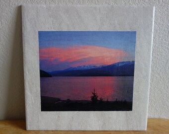 Lago de puesta de sol, atardecer brillante, puesta de sol de montaña, puesta de sol alpina, arte de montaña, puesta de sol rosa, puesta de sol de colores, reflejo de la puesta de sol, lago dillon.