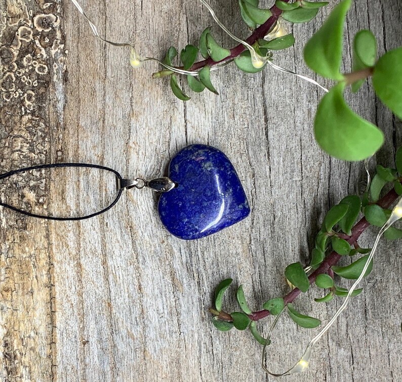 Beautiful NCK-0970 Natural Lapis Lazuli Heart Necklace Polished