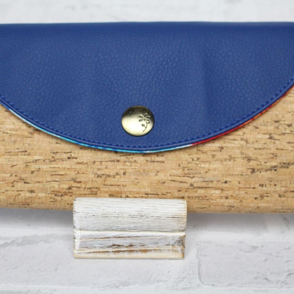 Großes Portmonee oder Clutch: Damengeldbeutel aus royalblauem Kunstleder, Korkstoff und Druckknopf