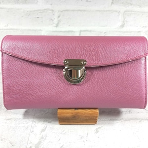 Großes Portmonee oder Clutch: Damengeldbeutel aus Kunstleder in altrosa metallic mit Steckschloss, Innenfutter altrosa Baumwolle