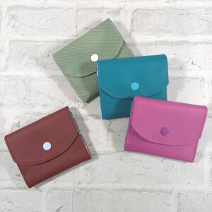Mini wallet: Cartera pequeña fabricada en polipiel y algodón.