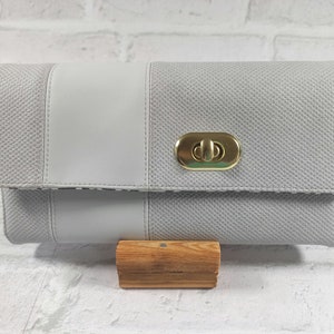 Cartera grande o clutch: cartera para mujer de piel sintética gris claro con cierre giratorio, de algodón con estampado de leopardo
