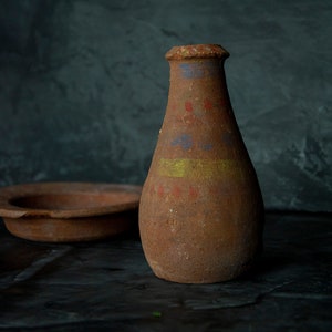 Ancien vase de poterie d’argile en terre cuite