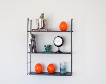 Estantería de pared vintage de metal lacado en negro: estantería modular de hierro