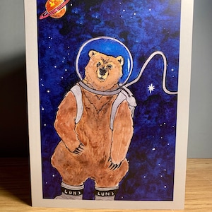 Space Bear kinderverjaardagskaart, maanlaarzen, dierenillustraties, aquarel nachtelijke hemel, groot universum, planeet en sterren