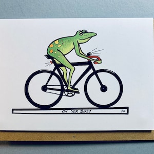 Carte d’animal cycliste, On Yer Bike, Frog Birthday Greeting Card, amateurs de vélo, art illustré, grenouille cycliste, art animalier