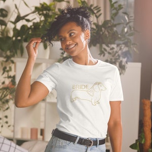 Wiener-Dog Bride T-shirt a maniche corte - Regalo di nozze per amante del cane bassotto - Regalo per la sposa - Regalo di fidanzamento per la futura moglie