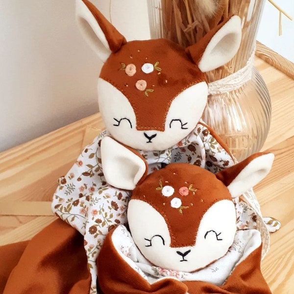 Doudou Biche Rosie -  personnalisable et brodé à la main - création artisanale aux normes CE, testée en laboratoire