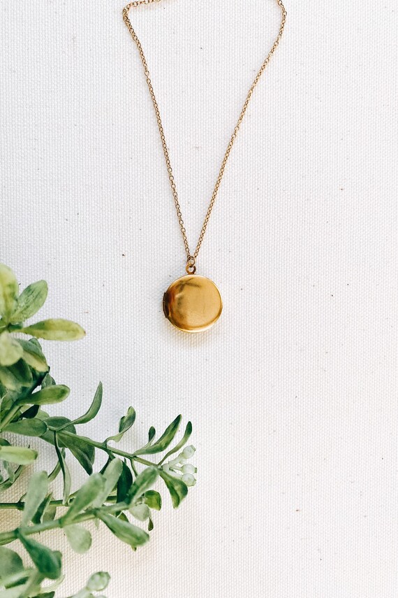 Silhouette locket shop