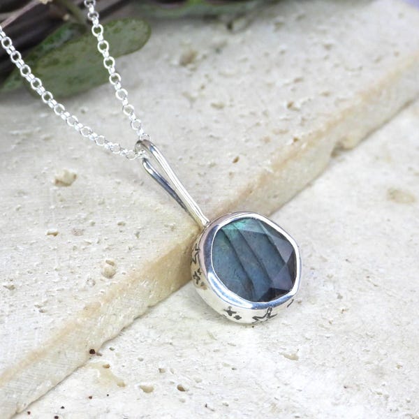 Dainty Labradorite Charm Necklace, Celestial & Bohemian Style Pendant, Crystal Healing, Silver 925, Handmade