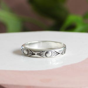 Bague à motifs de style bohème, Alliance alternative, Bague empilable de style aztèque, Bijoux faits main sur mesure, Argent 925 recyclé, Éco