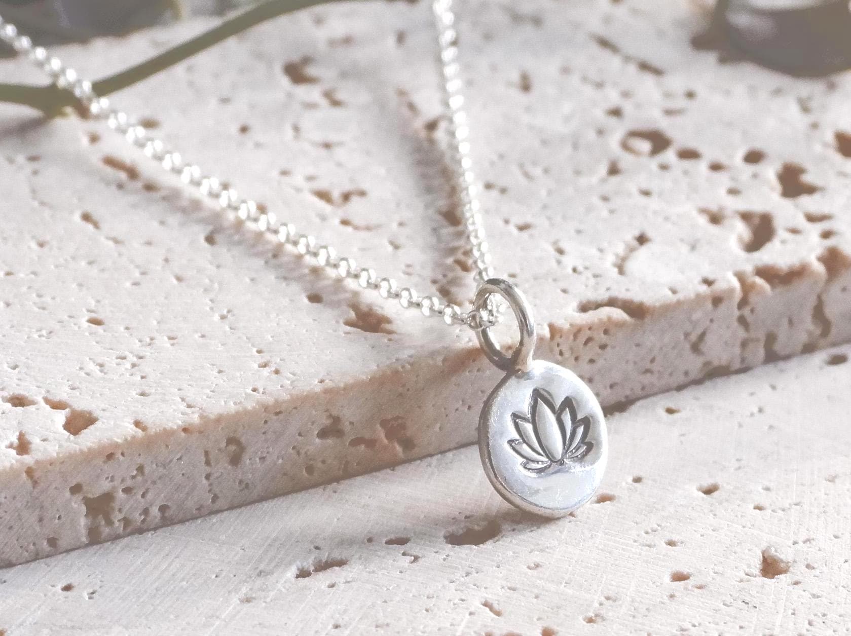 Ciondolo Fiore Di Loto In Argento: Fascino Senza Tempo - Foto 6
