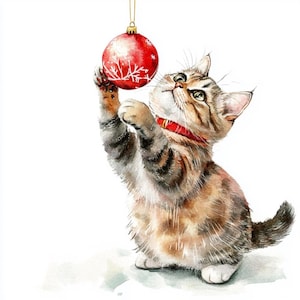 Könnte beinhalten: Aquarellillustration eines verspielten Kätzchens, das nach einer roten Weihnachtskugel greift. Das Kätzchen hat braunes und hellbraunes Fell, ein rotes Halsband und schaut neugierig nach oben. Die Kugel hat weiße Schneeflockenmuster.