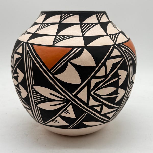 Native American Acoma Pottery Vase Earlene Antonio