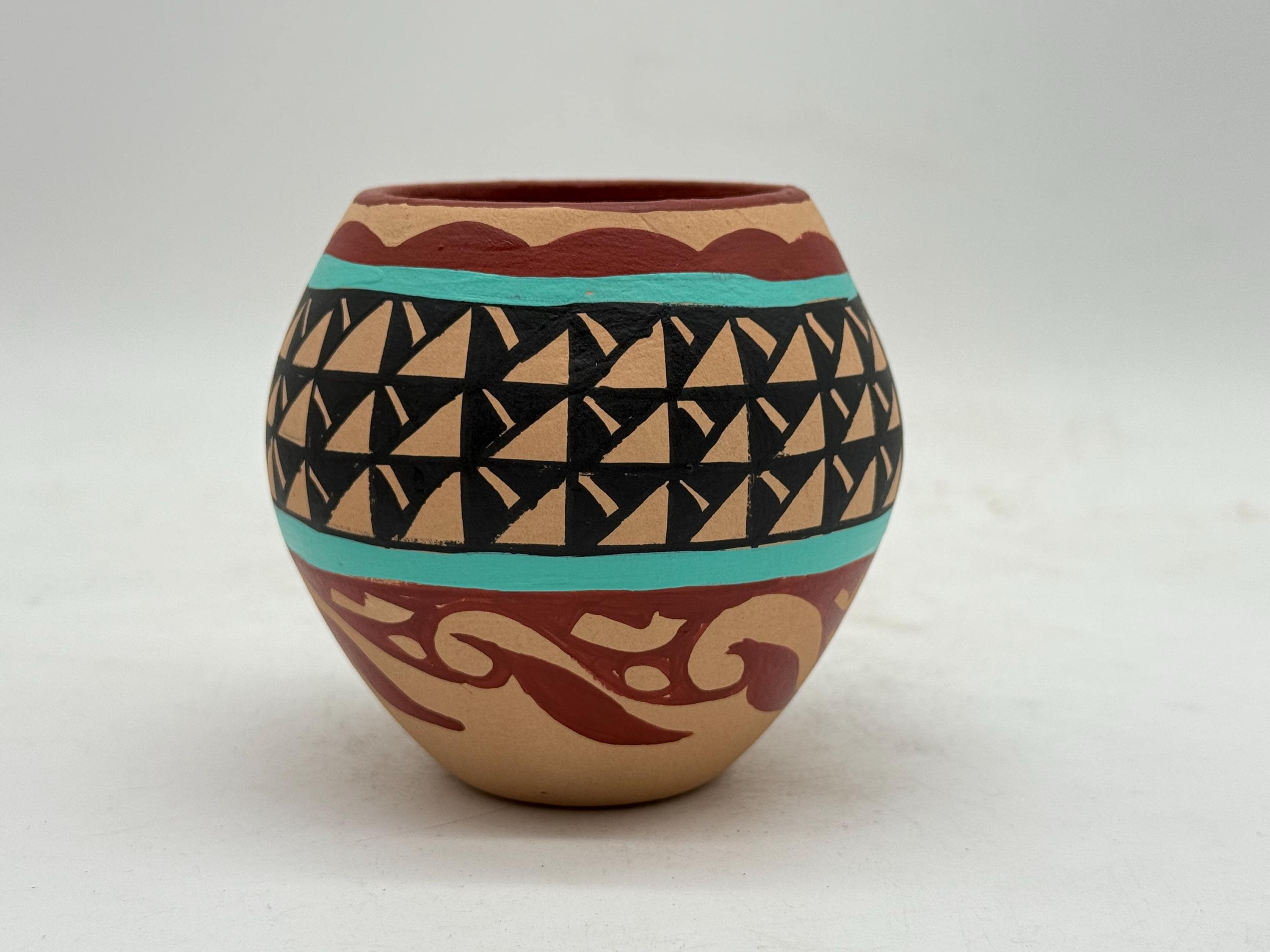 Native American Jemez Pottery vase Martina Chinana