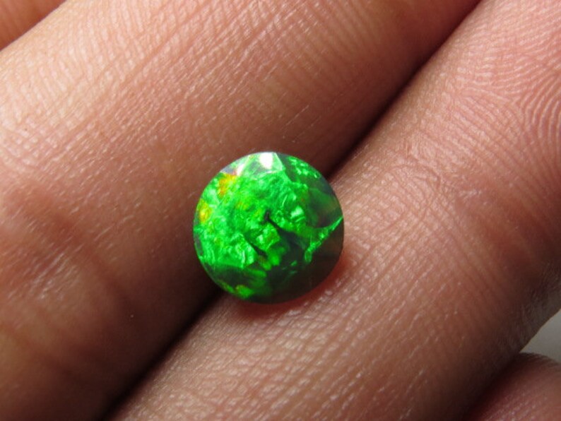 Ethiopian Opal 3.5 mm Great stone Multy Color Fire Strong Fire size 8x8 mm height welo Ethiopian Opal Black Opal Fine Cut Round