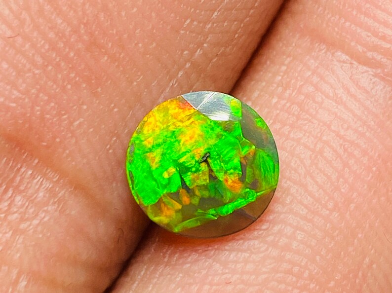 Ethiopian Opal 3.5 mm Great stone Multy Color Fire Strong Fire size 8x8 mm height welo Ethiopian Opal Black Opal Fine Cut Round