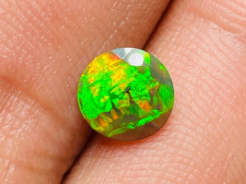 Ethiopian Opal 3.5 mm Great stone Multy Color Fire Strong Fire size 8x8 mm height welo Ethiopian Opal Black Opal Fine Cut Round