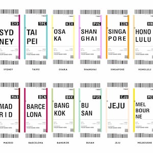 Puede incluir: Un conjunto de 12 tarjetas de embarque de aerol&iacute;nea coloridas con nombres de ciudades y c&oacute;digos de aeropuertos. Las tarjetas de embarque est&aacute;n dispuestas en dos filas de seis. Las ciudades son Sydney, Taipei, Osaka, Shangh&aacute;i, Singapur, Honolulu, Madrid, Barcelona, Bangkok, Busan, Jeju y Melbourne.