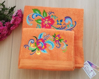 Set orange terry towels with floral embroidery. Size 50-90cm and 65-130 cm.