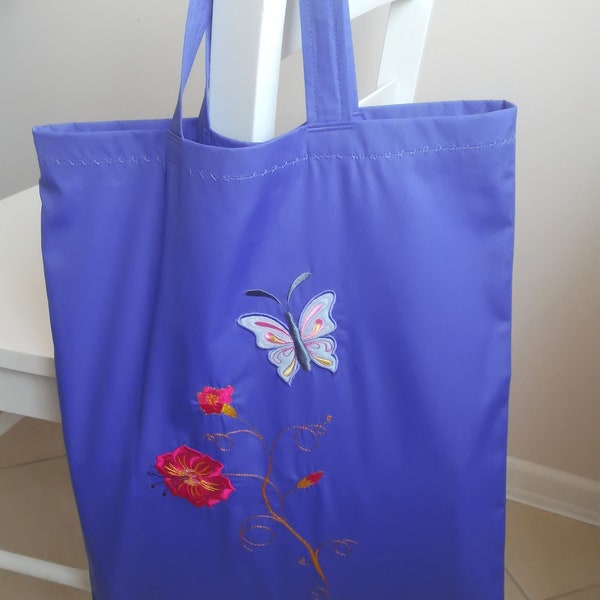 Bright summer bag with machine embroidery, Beach bag, lined.