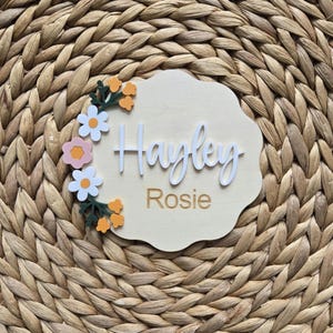 Floral Baby Girl Name Announcement Sign, Flower Newborn Baby Name Plaque, Hospital Newborn Photo Prop Sign, Personalized Baby Shower Gift