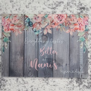 Personalized glass cutting board, Personalized Mother&#39;s day gift, personalized gift for mom, custom kitchen decor gift, housewarming gift