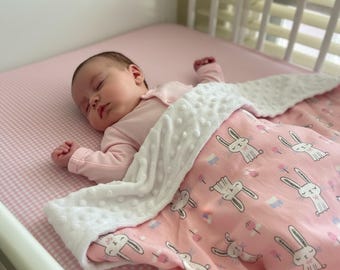 Couverture pour bébé lapin : coton rose avec envers à pois