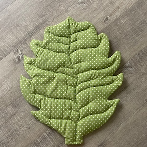 Green leaf play mat, Nursery leaf rug, Tummy time mat, Baby shower gift, Kids infant floor mat, Children’s play mat, Neutral nursery decor