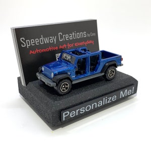 Porte-cartes de visite tout-terrain gladiateur - Art automobile pour votre bureau, bureau ou homme des cavernes - Porte-cartes de visite personnalisé unique