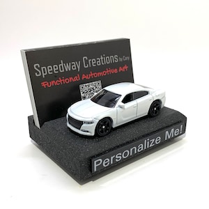 Porte-cartes de visite avec chargeur - Art automobile pour votre bureau - Un cadeau personnalisé unique - Cadeau pour vendeur de voitures - Accessoire chargeur