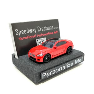 Porte-cartes de visite M2 - Accessoire M2 personnalisé pour votre bureau, bureau ou entreprise - Un cadeau M2 personnalisé unique - M2 coupé - M2 rouge
