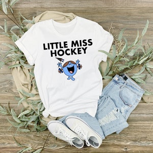 Hockey Mom SVG | Kleines Fräulein Hockey | Hockeyspieler Tshirt | Niedliches Hockey-Shirt Schnitt-Datei | Eishockey svg | DIGITALER DOWNLOAD