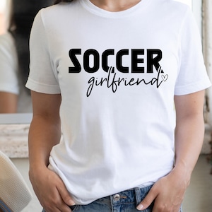 Novia futbolista SVG / Diseño lindo de camiseta de fútbol / Archivo de corte para fanáticos del fútbol / Novia deportista SVG / Descarga digital de Cricut y Silhouette