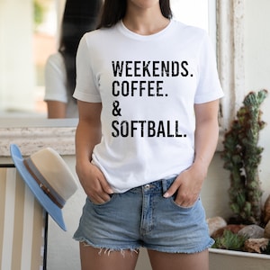 Softbal moeder SVG | Weekend. Koffie- en softbalshirt gesneden bestand | Distressed en niet-distressed softbal-svg | DIGITALE DOWNLOAD