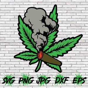 Puede incluir: Una hoja verde de marihuana con un cigarro marrón y rojo que sobresale. Hay humo gris saliendo del cigarro. La imagen está sobre un fondo de pared de ladrillo blanco.