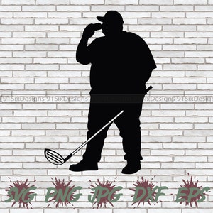 Puede incluir: Silueta negra de una persona sosteniendo un palo de golf, con una gorra, de pie contra un fondo de pared de ladrillo blanco.