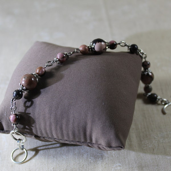 Rhodoniet armband , natuursteen oud-roze en grijs | Damesarmband met steen , rhodoniet .